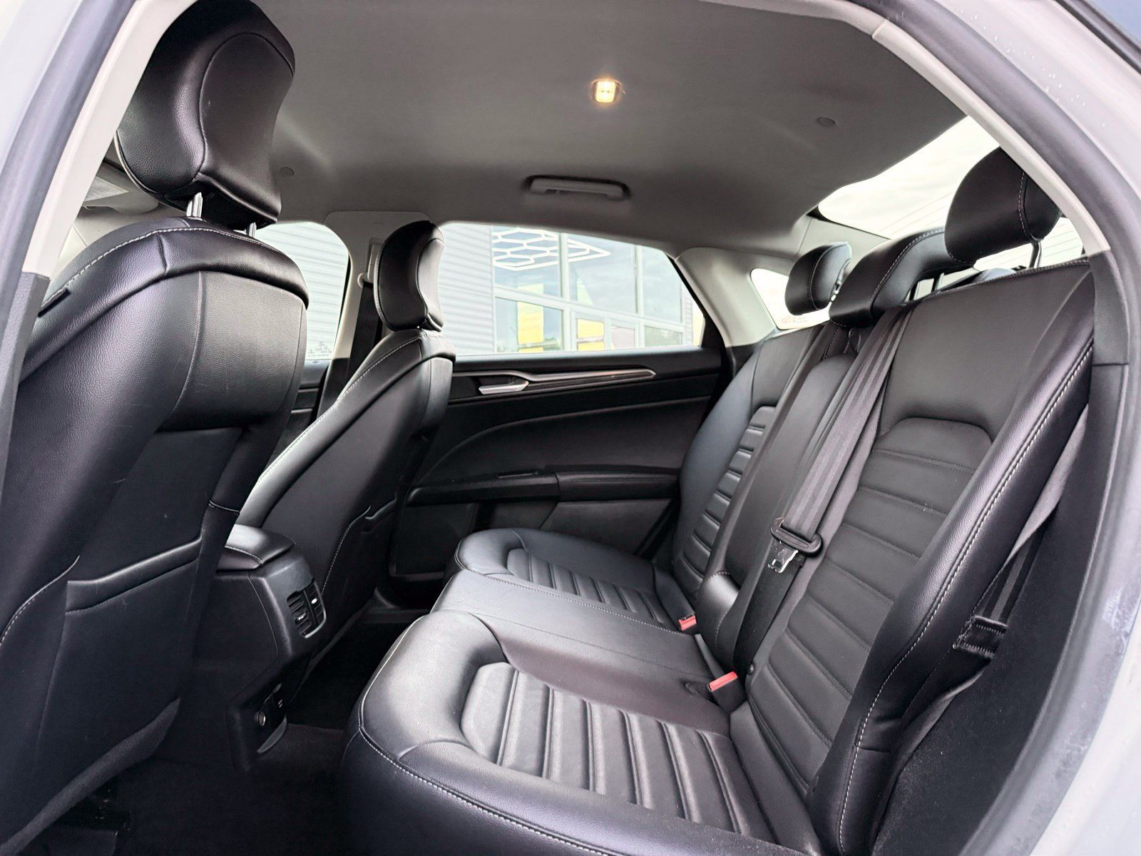 Used 2018 Ford Fusion SE w/ Equipment Group 602A FWD image 16