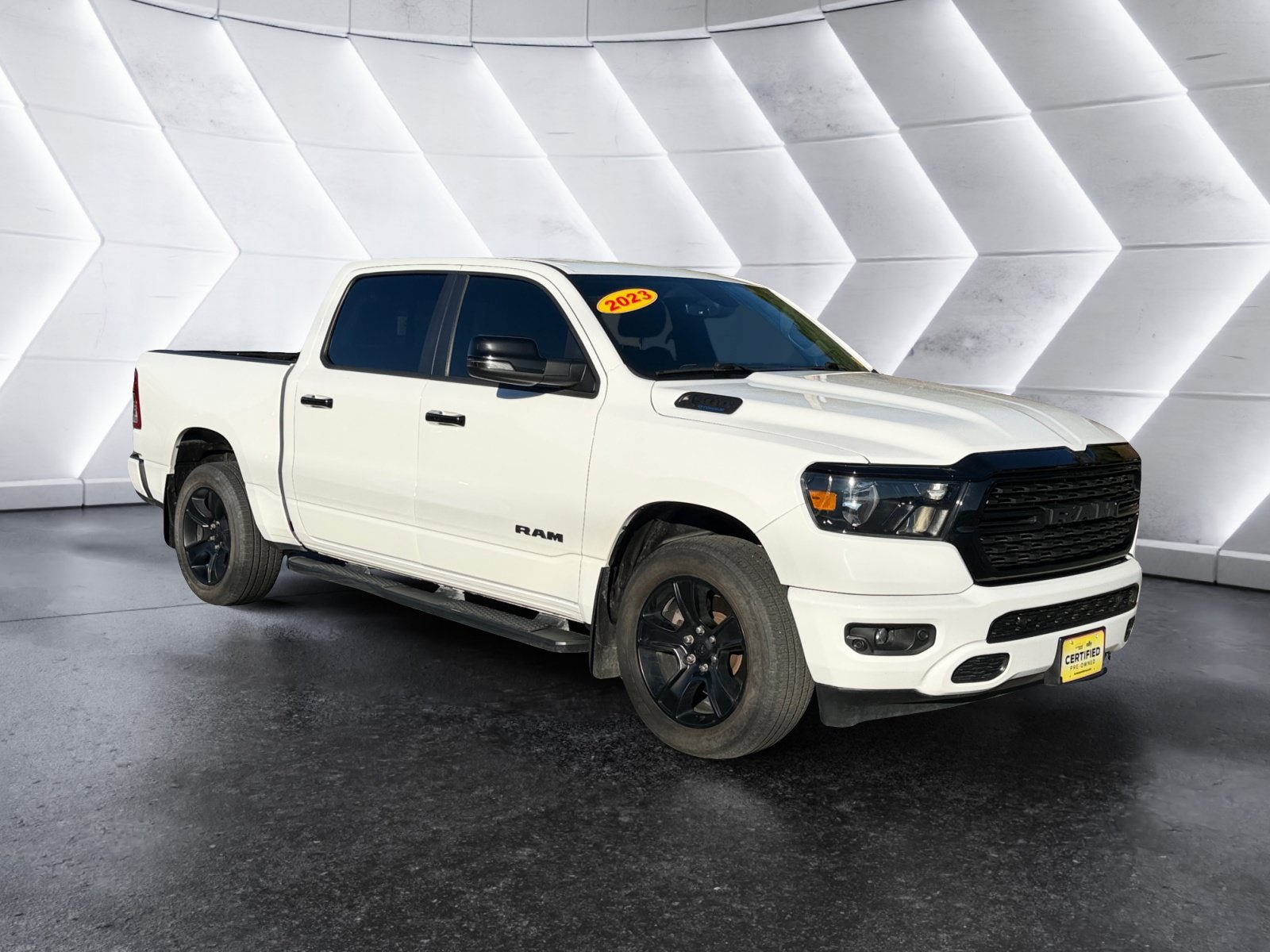 Used 2023 RAM 1500 4x4 Crew Cab image 7