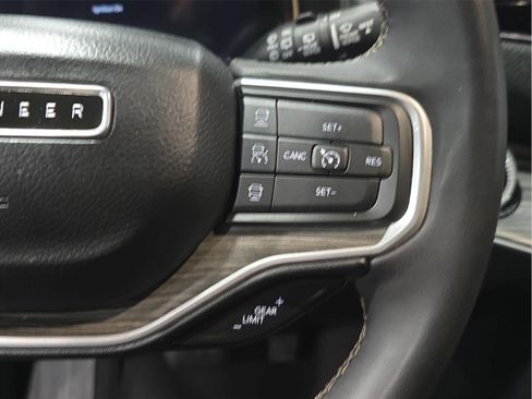 Used 2023 Jeep Wagoneer L Series II image 15