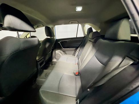 Used 2020 Toyota RAV4 LE image 28