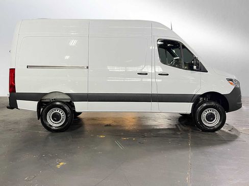 Used 2025 Mercedes-Benz Sprinter 2500 image 2
