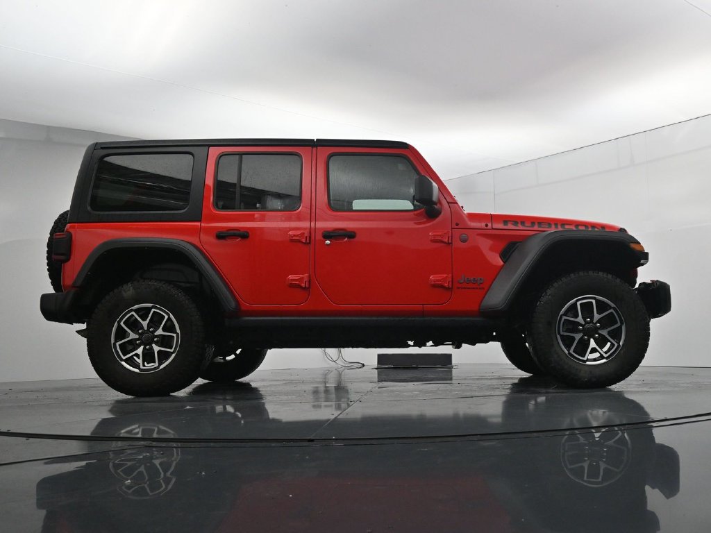 Used 2024 Jeep Wrangler Unlimited Rubicon AWD/4WD image 39