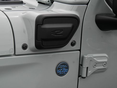 Used 2024 Jeep Wrangler Willys image 13