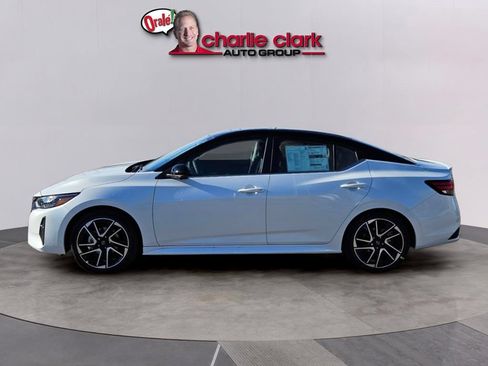 Used 2025 Nissan Sentra SR w/ SR Premium Package FWD image 3