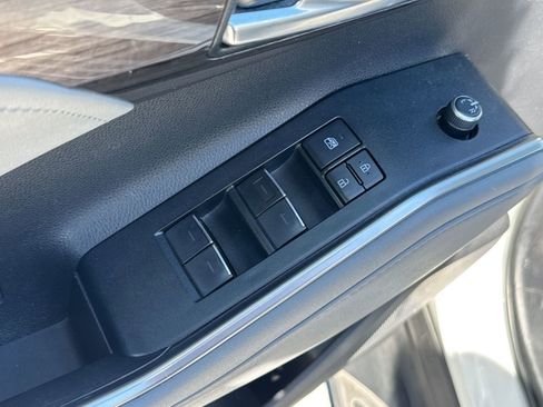 Used 2021 Toyota Highlander Limited image 21