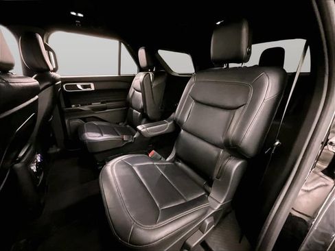 Used 2020 Ford Explorer XLT w/ Equipment Group 202A AWD/4WD image 25