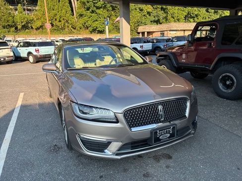Used 2019 Lincoln MKZ Reserve w/ Reserve Plus Package FWD image 2