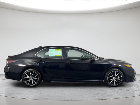 Used 2023 Toyota Camry SE AWD/4WD image 4