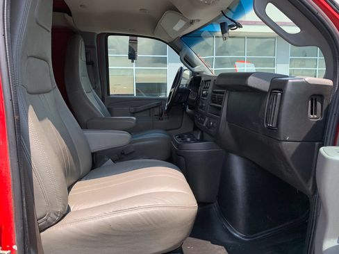 Used 2018 Chevrolet Express 2500 w/ Driver Convenience Package RWD image 21