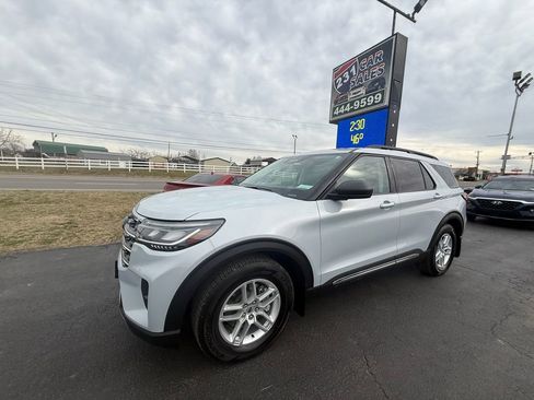 Used 2025 Ford Explorer Active w/ Active Comfort Package image 8