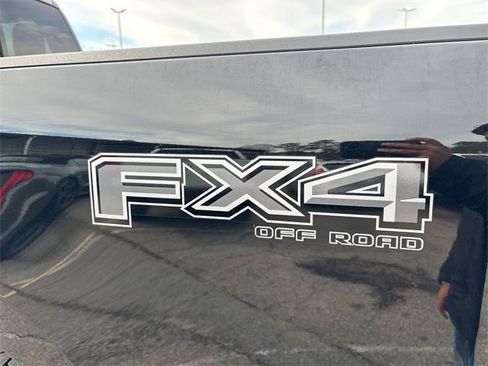Used 2023 Ford F250 Lariat w/ Black Appearance Package image 19