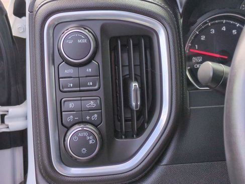 Used 2021 Chevrolet Silverado 1500 LT Trail Boss w/ LPO, Dark Essentials Package AWD/4WD image 17