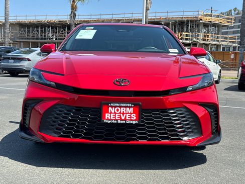Used 2025 Toyota Camry SE w/ Convenience Package FWD image 5