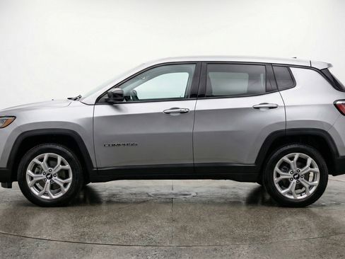 Used 2025 Jeep Compass Latitude AWD/4WD image 5