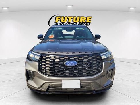 Used 2025 Ford Explorer ST-Line AWD/4WD image 2