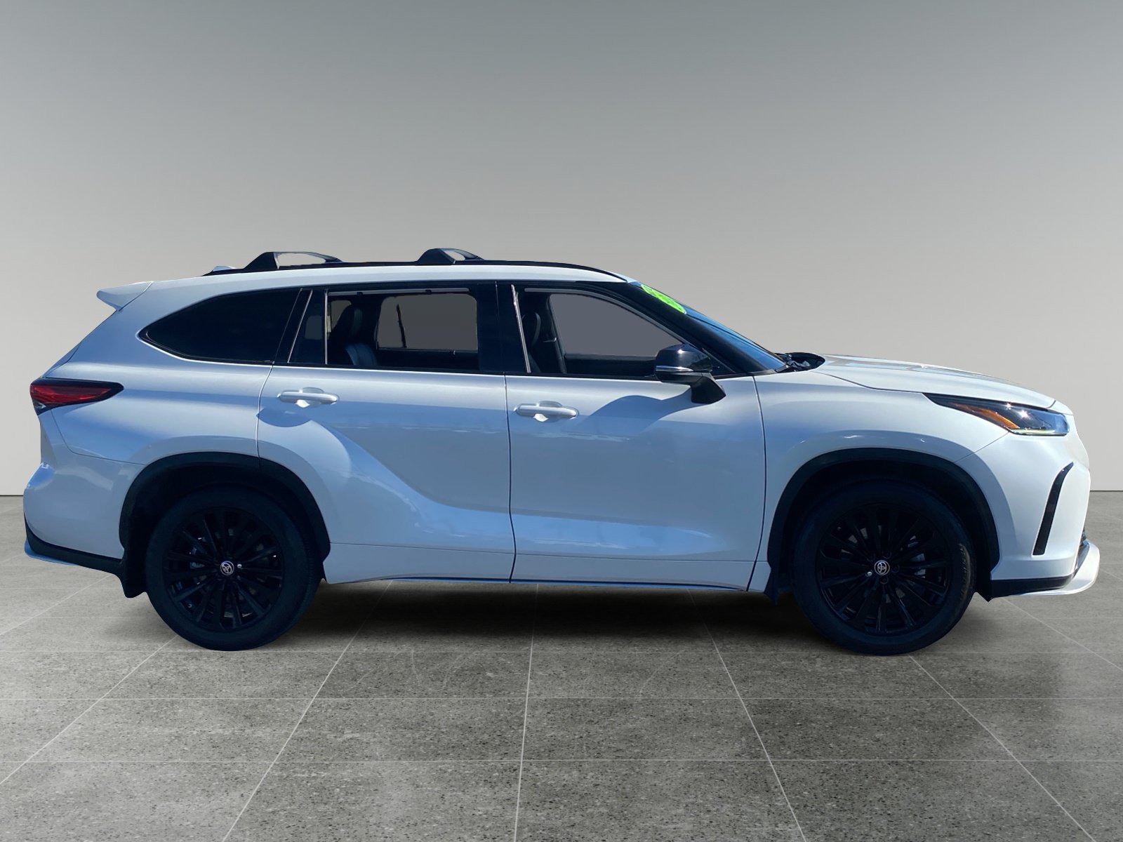 Used 2023 Toyota Highlander XSE FWD image 6