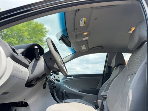 Used 2013 Hyundai Accent GLS w/ Premium Pkg FWD image 17