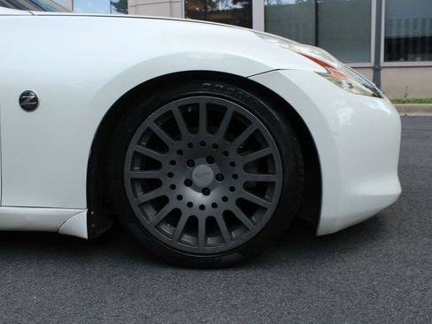 Used 2011 Nissan 370Z Coupe RWD image 4