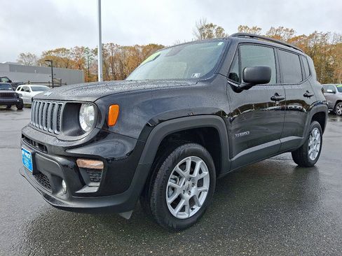 Used 2023 Jeep Renegade Latitude w/ Sun & Fun Group image 3