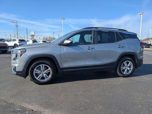 Used 2024 GMC Terrain SLE w/ Driver Convenience Package image 4