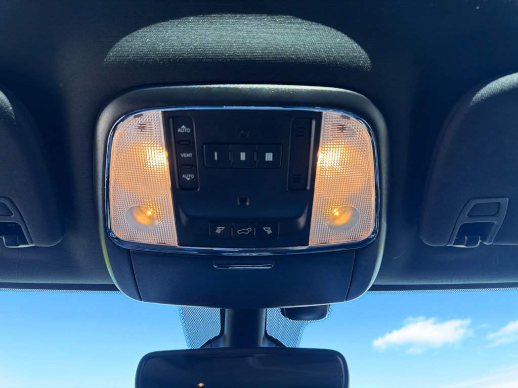 Used 2019 Jeep Grand Cherokee Limited AWD/4WD image 25