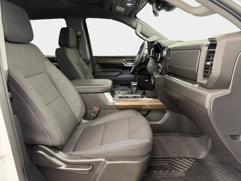 Used 2024 Chevrolet Silverado 1500 LT Trail Boss w/ Convenience Package II image 12