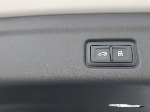 Used 2025 Audi Q6 e-tron Premium Plus w/ Premium Plus RWD image 17