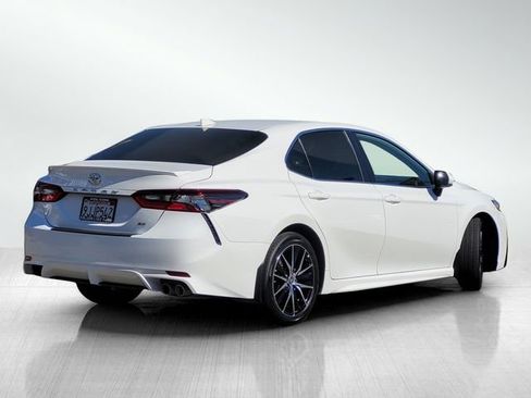Used 2024 Toyota Camry SE image 4