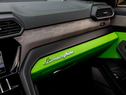 Used 2023 Lamborghini Urus S image 19