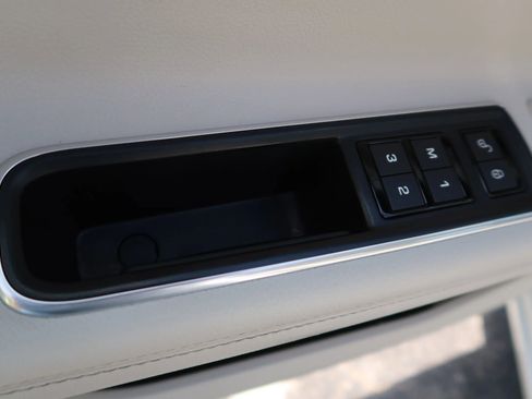 Used 2017 Jaguar XF Prestige image 26