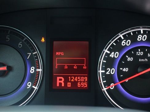 Used 2009 INFINITI G37 x Sedan w/ Premium Pkg AWD/4WD image 7