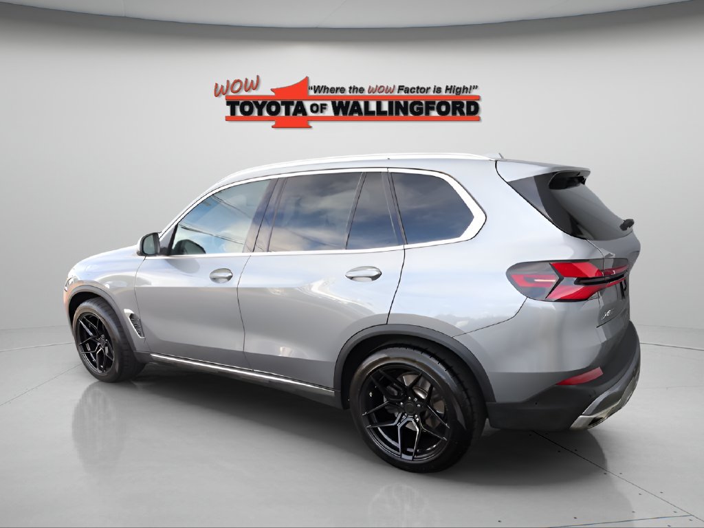 Used 2024 BMW X5 xDrive40i w/ Parking Assistance Package AWD/4WD image 3