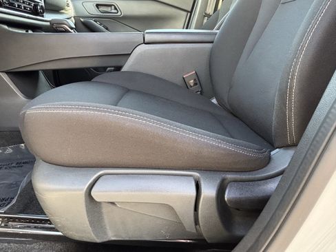 Used 2024 Nissan Rogue S FWD image 15