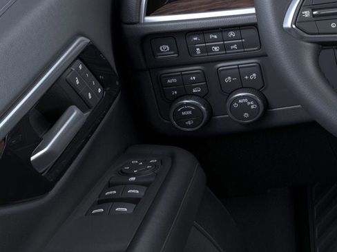 New 2025 Chevrolet Suburban LT AWD/4WD image 22