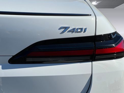 New 2025 BMW 740i image 12