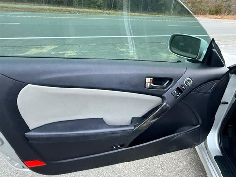 Used 2013 Hyundai Genesis 2.0T image 10