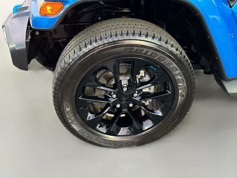 Used 2022 Jeep Wrangler Unlimited Sahara w/ Cold Weather Group image 31