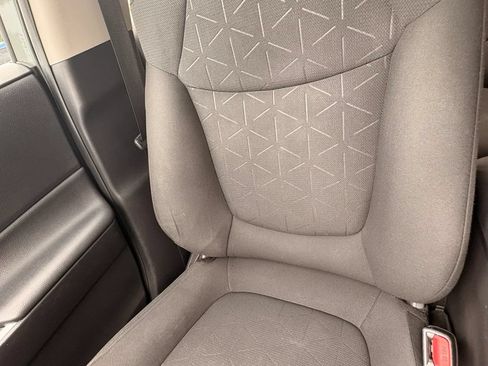 Used 2022 Toyota RAV4 XLE AWD/4WD image 24