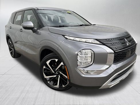 Used 2024 Mitsubishi Outlander SE FWD image 3
