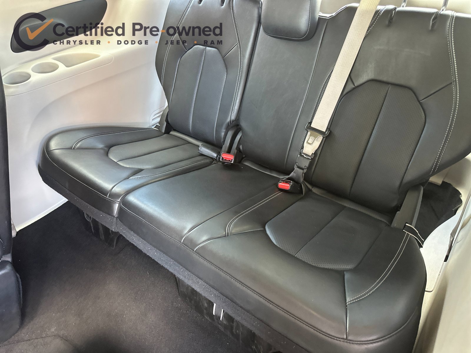 Used 2024 Chrysler Pacifica Touring-L FWD image 16