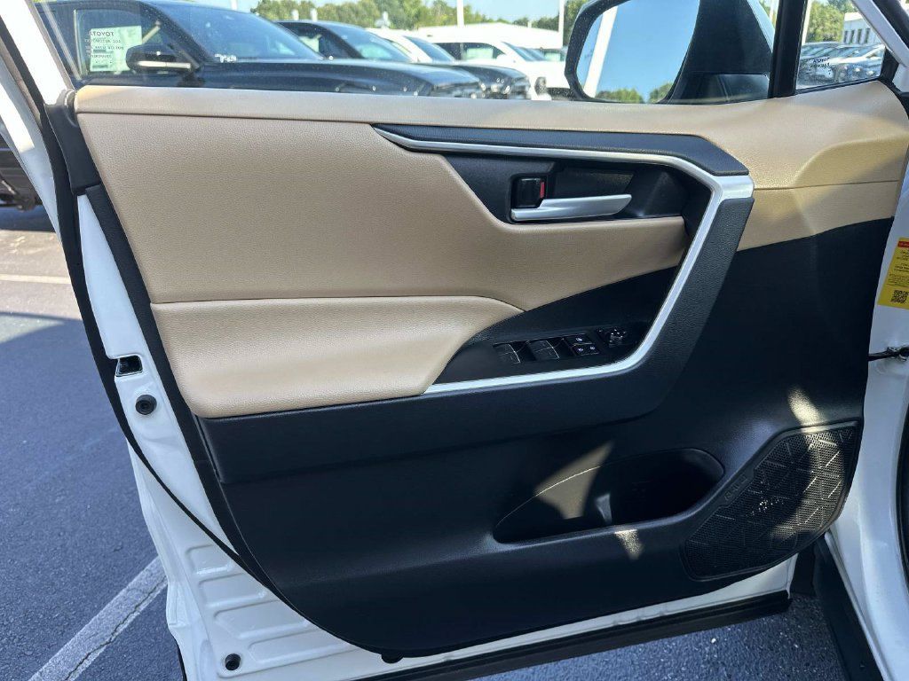 Used 2025 Toyota RAV4 XLE w/ Convenience Package FWD image 22
