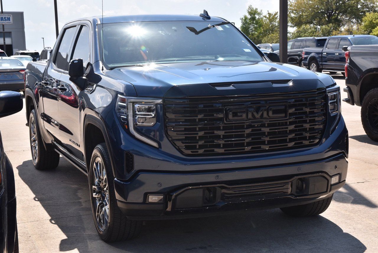 Used 2023 GMC Sierra 1500 Denali w/ Technology Package AWD/4WD image 4