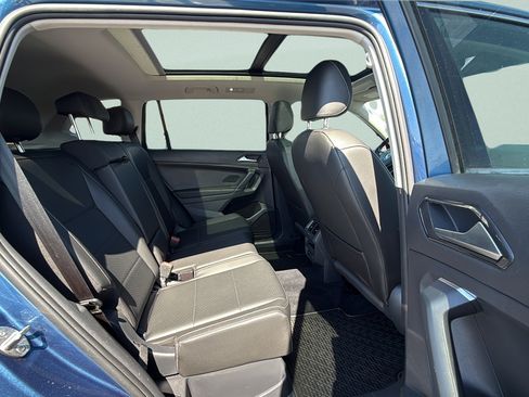 Used 2018 Volkswagen Tiguan SEL AWD/4WD image 27