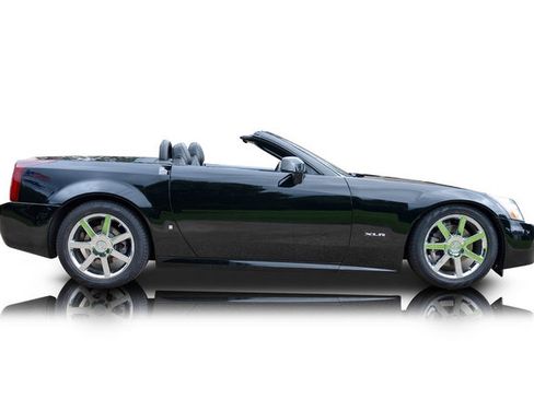 Used 2006 Cadillac XLR RWD image 2