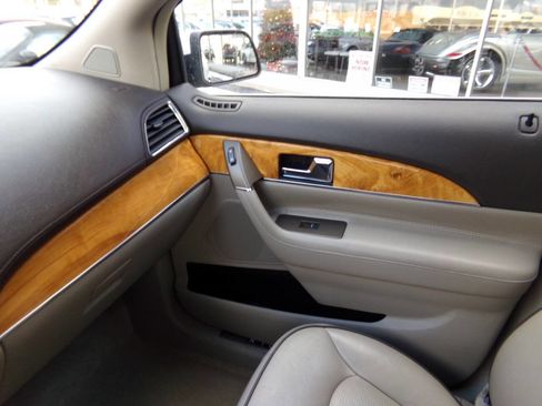 Used 2012 Lincoln MKX FWD image 61