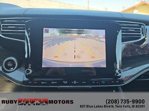 Used 2022 Jeep Wagoneer Series III w/ Premium Group I AWD/4WD image 23