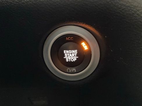 Used 2019 Chrysler Pacifica Touring Plus w/ Advanced Safetytec Group image 19