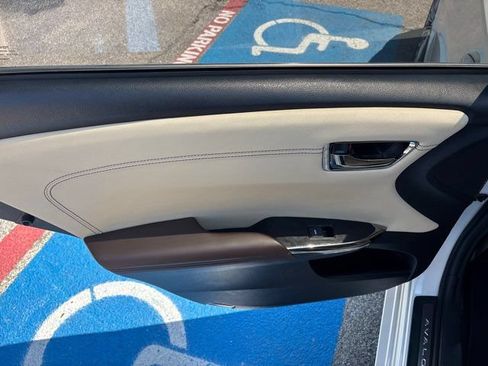 Used 2016 Toyota Avalon Limited FWD image 29