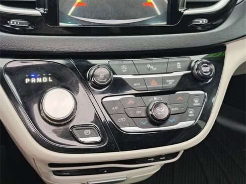 Used 2020 Chrysler Pacifica Touring-L Plus w/ Tire & Wheel Group image 23