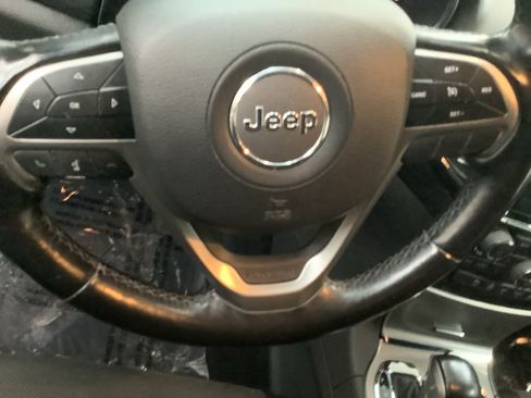 Used 2021 Jeep Grand Cherokee Laredo X AWD/4WD image 15